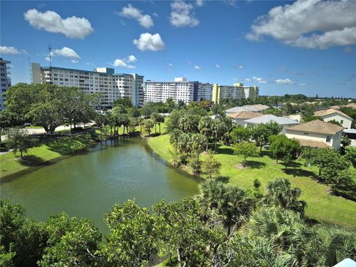 4-4001 Hillcrest Dr, Hollywood, FL, 33021-7960 | Card Image