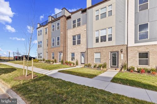 8875 Curie St, Manassas, VA, 20109-4055 | Card Image