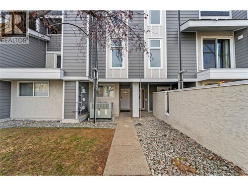 29-1435 Summit Dr, Kamloops, BC, V2E1S4 | Card Image