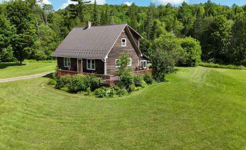 2676 S Wheelock Rd, Lyndonville, VT, 05851-8425 | Card Image