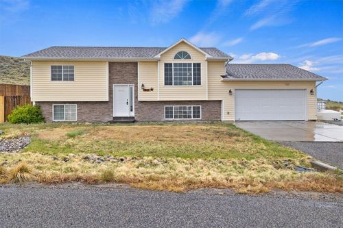7645 Century Hills Rd N, Billings, MT, 59106-1913 | Card Image