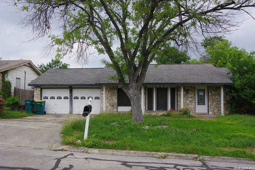 7405 Leading Oaks St, Live Oak, TX, 78233-2704 | Card Image