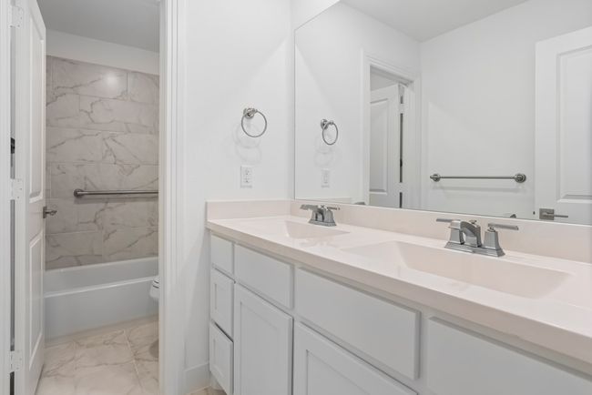 Full size bathroom upstairs | Image 27