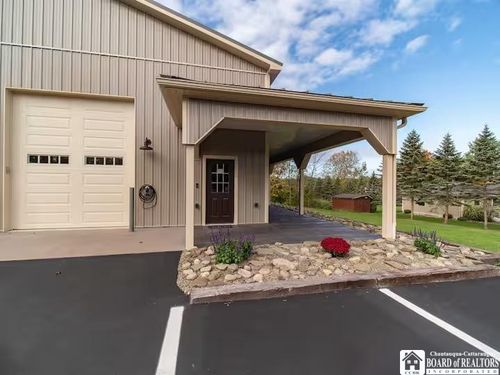 132 Howard Ave, Jamestown, NY, 14701-4347 | Card Image