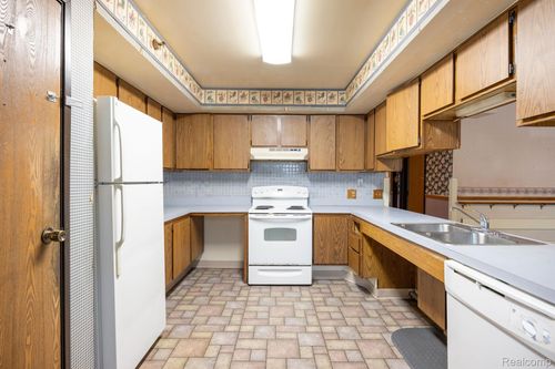 15505 Hoeft Rd, Van Buren Township, MI, 48111-2555 | Card Image