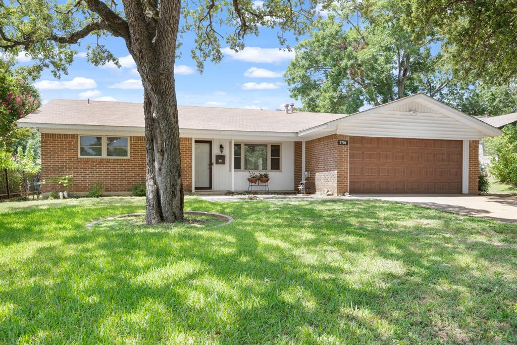 Brooks Dr, Arlington, TX 76012