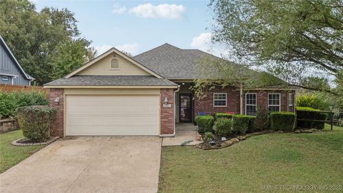 3321 Fairway St, Claremore, OK, 74019-4956 | Card Image