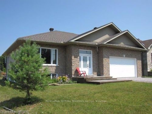 138 Carmichael Dr, North Bay, ON, P1B8G2 | Card Image