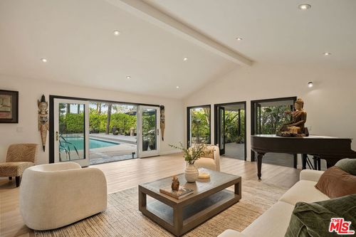 4807 Brewster Dr, Tarzana, CA, 91356 | Card Image