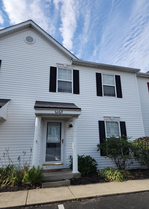 5e-6069 Georges Park Dr, Canal Winchester, OH, 43110-9044 | Card Image