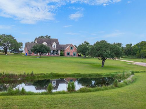 2040 W Guenther Ln, La Grange, TX, 78945-6071 | Card Image