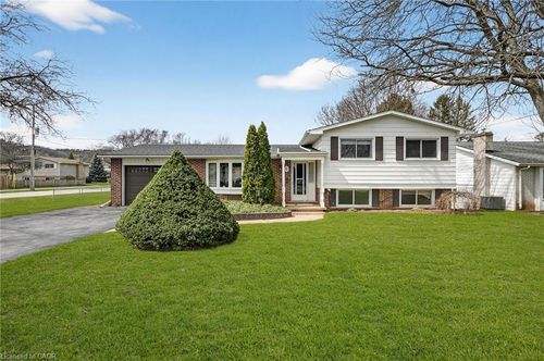 6 Nelles Rd S, Grimsby, ON, L3M2Z2 | Card Image