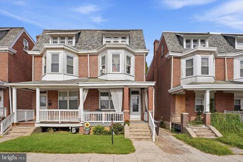 117 W Wood St, NORRISTOWN, PA, 19401-3309 | Card Image