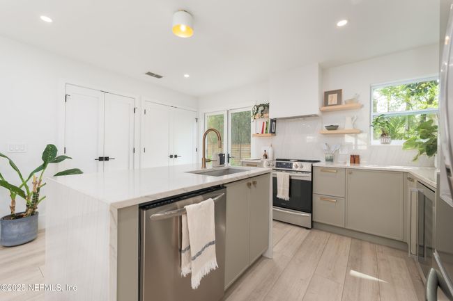 185 Pine St, House other with 3 bedrooms, 2 bathrooms and null parking in ATLANTIC BEACH FL | Image 16
