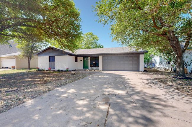 128 Se Gardens Blvd, House other with 3 bedrooms, 2 bathrooms and null parking in Burleson TX | Image 5