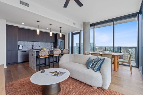 1904-84 N Interstate 35, Austin, TX, 78701-4977 | Card Image