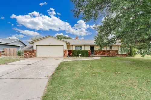 112 S Cedarwood Dr, Rose Hill, KS, 67133-9418 | Card Image