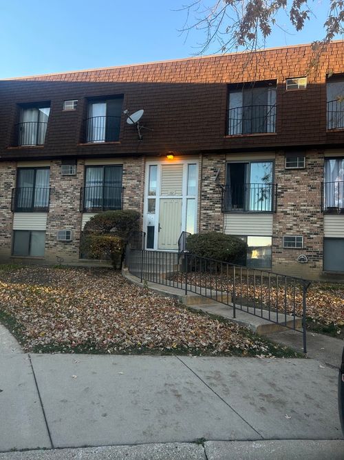 301-162 S Waters Edge Dr, Glendale Heights, IL, 60139-1649 | Card Image