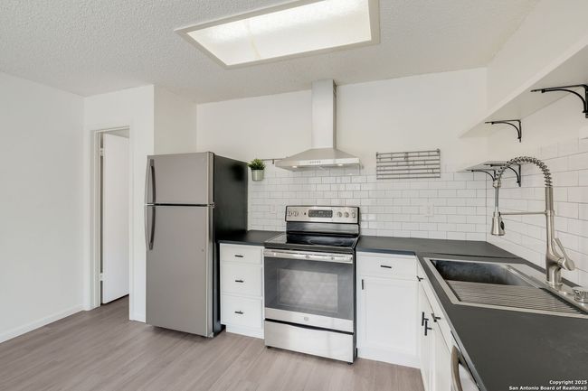8147 Easy Meadow Dr, House other with 3 bedrooms, 2 bathrooms and null parking in Converse TX | Image 9
