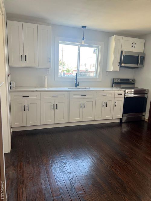 749 E Main St, Kings Park, NY, 11754-3415 | Card Image