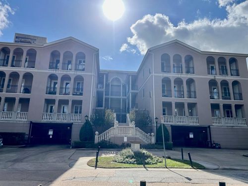 204-58 Briar Hollow Lane, Houston, TX, 77027 | Card Image