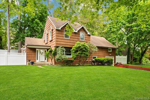 18 Nursery Rd, Melville, NY, 11747-1029 | Card Image