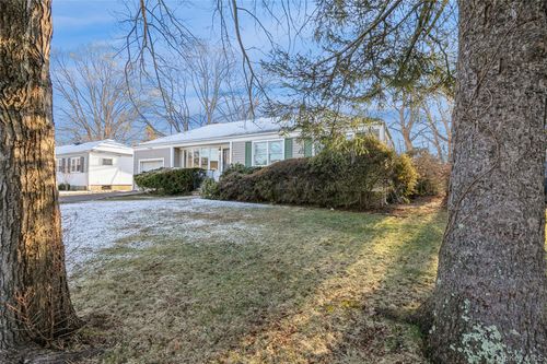 17 Goldsmith Ave, Greenlawn, NY, 11740-3111 | Card Image