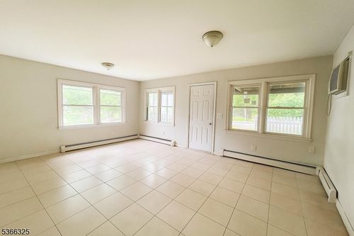 208 Fayette Ave, Wayne, NJ, 07470-6717 | Card Image