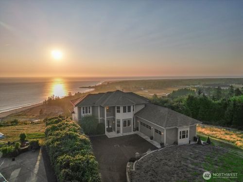 1525 Panoramic Ln, Tokeland, WA, 98590-9704 | Card Image