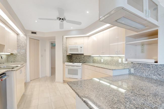 APT-4C - 4605 S Ocean Blvd, Condo with 3 bedrooms, 3 bathrooms and null parking in Highland Beach FL | Image 19