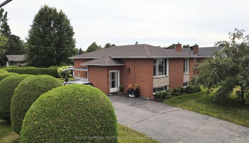 132 Levis St, Sturgeon Falls, ON, P2B3E3 | Card Image