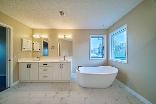 2811 Signal Hill Drive Sw, Home with 4 bedrooms, 3 bathrooms and 4 parking in Calgary AB | Image 21