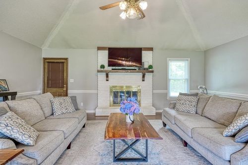 204 Lenderman Dr, Inman, SC, 29349-4524 | Card Image