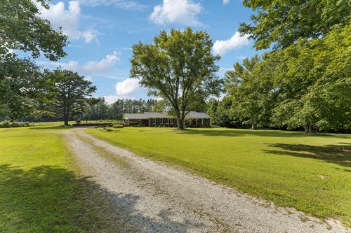 216 Napier Lake Rd, Hohenwald, TN, 38462-5623 | Card Image