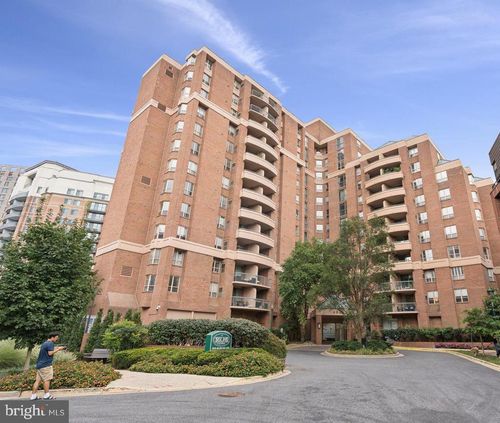 apt-204-4808 Moorland Ln, BETHESDA, MD, 20814-6137 | Card Image