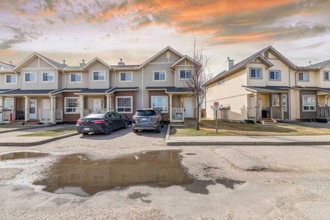 2105 - 111 Tarawood Lane Ne, Home with 3 bedrooms, 1 bathrooms and 1 parking in Calgary AB | Image 2