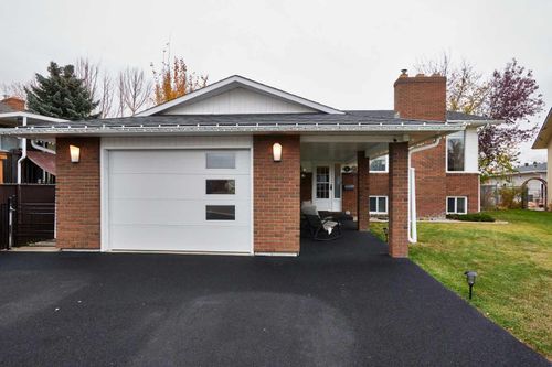 11 Iris Crt Se, Medicine Hat, AB, T1B2S1 | Card Image