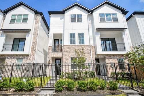 139 Eastwood St, Houston, TX, 77011-1822 | Card Image
