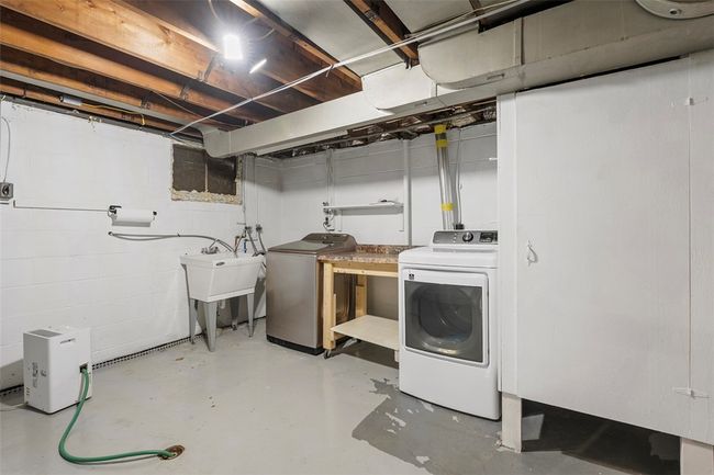 The laundry room with utility sink is on the lower level. | Image 27