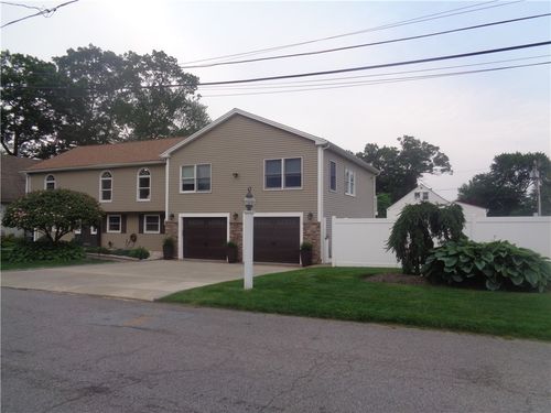 176 Vernon St, Warwick, RI, 02889-2417 | Card Image