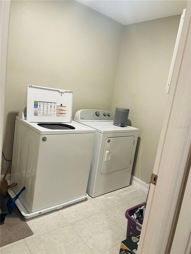Laundry room upstairs | Image 14