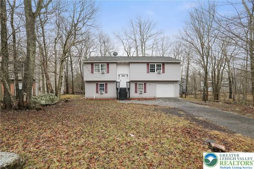 8440 Bear Trail Dr, Tobyhanna, PA, 18466-3447 | Card Image