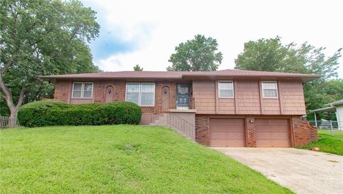3026 S Kendall Dr, Independence, MO, 64055-2838 | Card Image