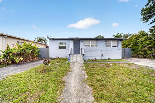 300 E 43rd St, Hialeah, FL, 33013 | Card Image
