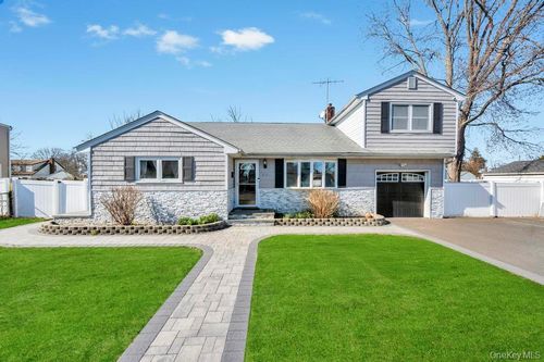 221 Cedar Ct, Copiague, NY, 11726-4805 | Card Image