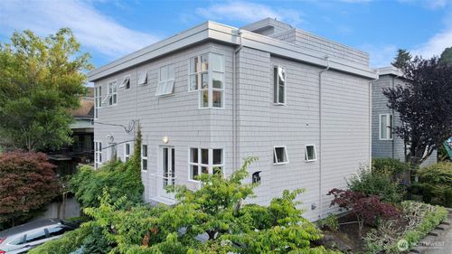 2301 W Crockett St, Seattle, WA, 98199-4109 | Card Image