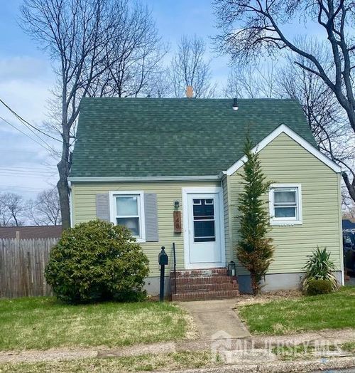 148 Bucknell Ave, Woodbridge, NJ, 07095-3604 | Card Image