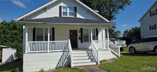 1040 William St, Chester, IL, 62233-1407 | Card Image