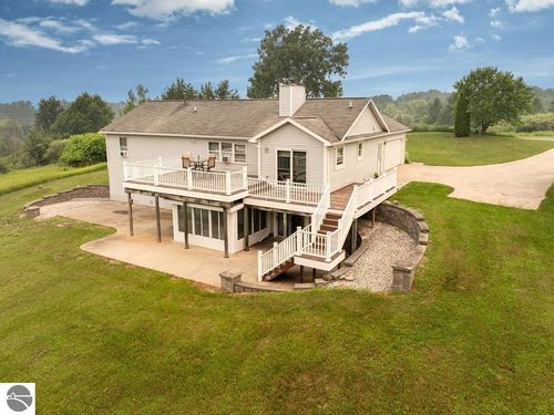 6025 Country Cove, Traverse City, MI, 49685 | Card Image