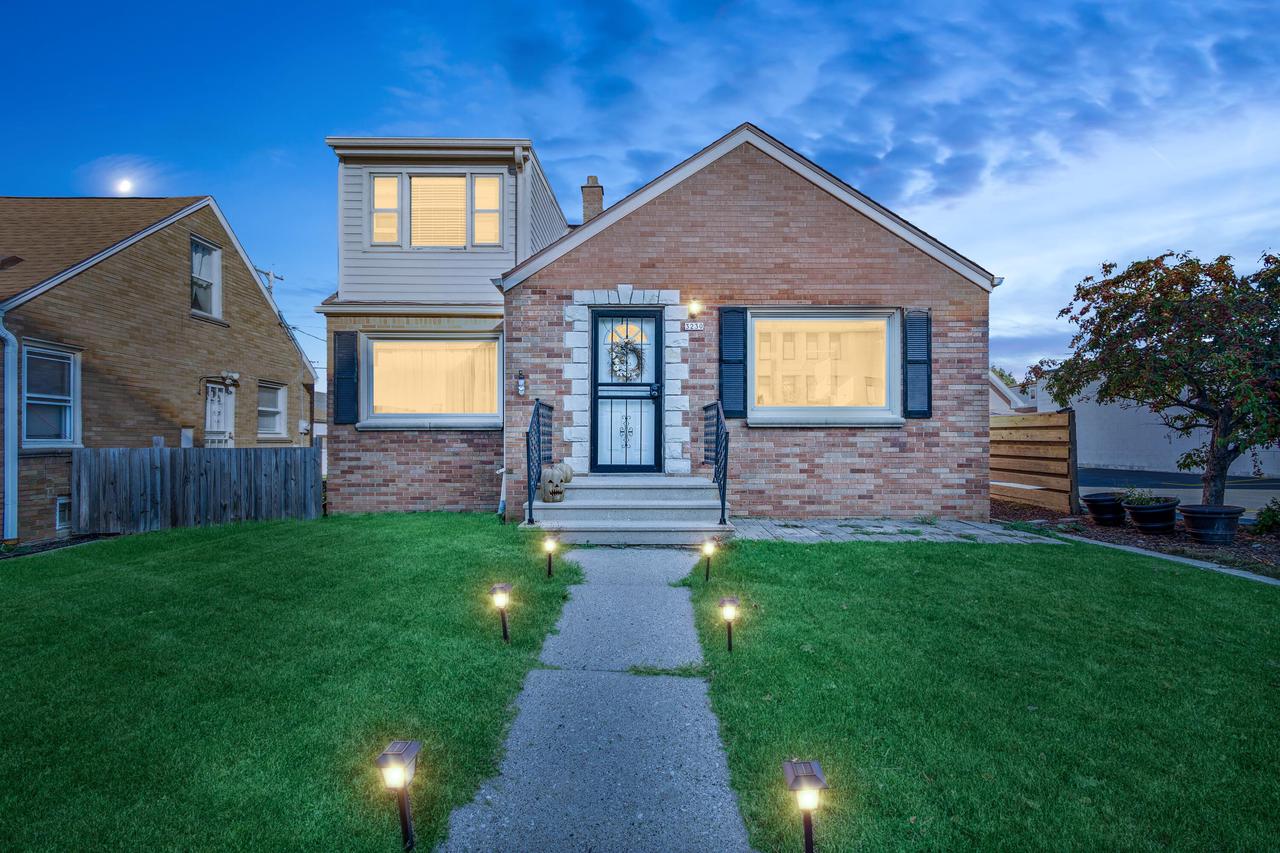 16th St, Milwaukee, WI 53215